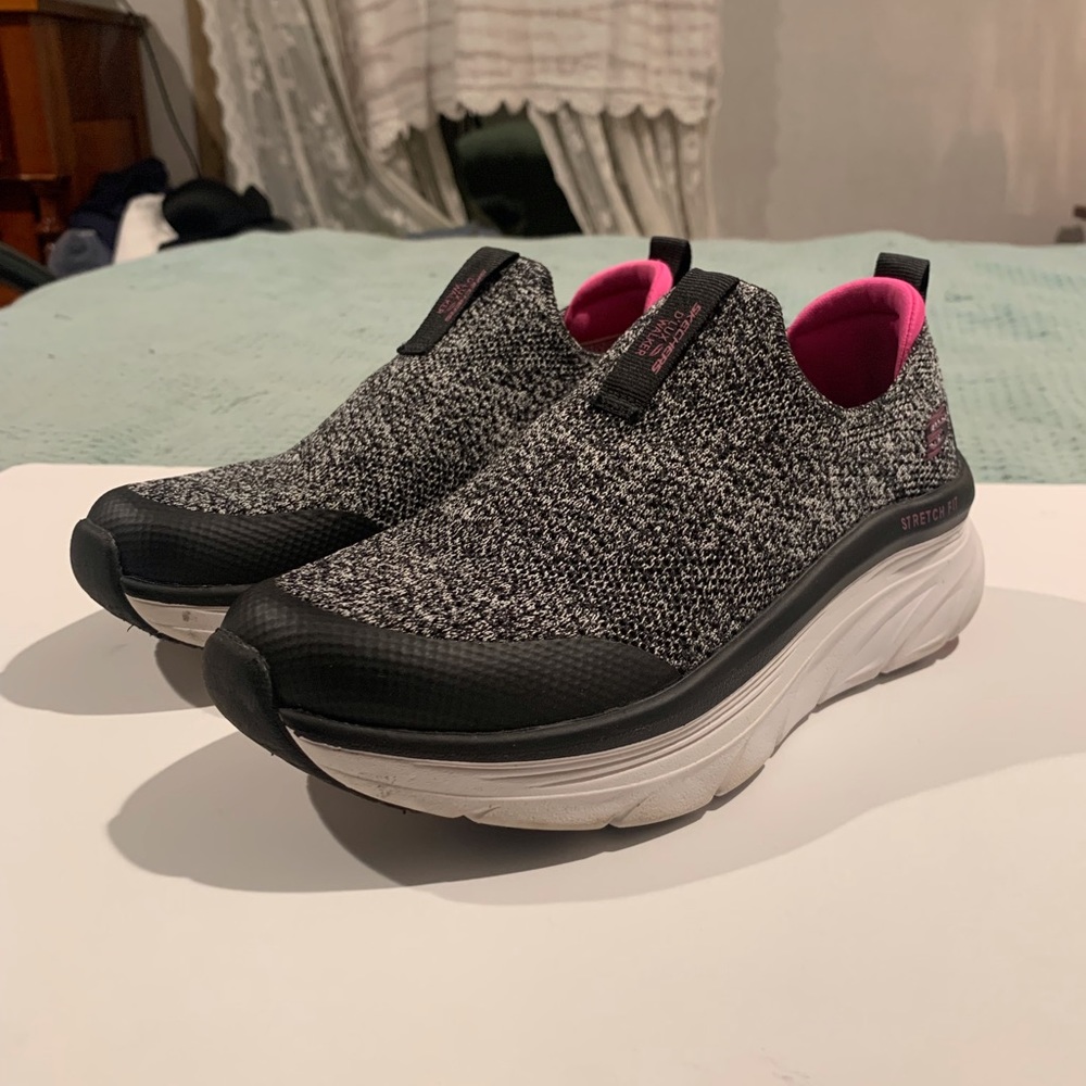 Womens Sketcher athletic shoes